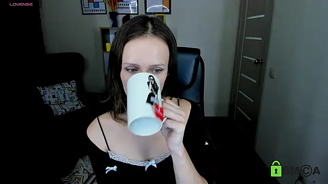 Snapshot of FrancescaCollins chatting on 10.13.25 FrancescaCollins online show from 10.13.25