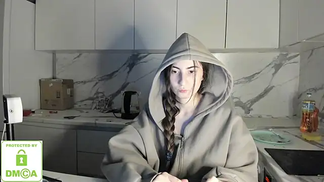 Ayesha Thebestt online show from 01.08.26