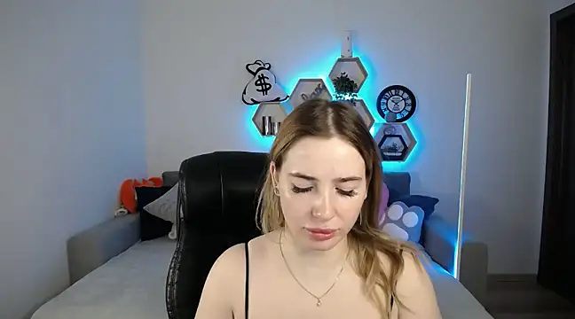 SabrinViolet online show from 02.26.25