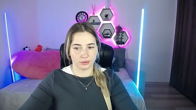 SabrinViolet online show from 10.07.25