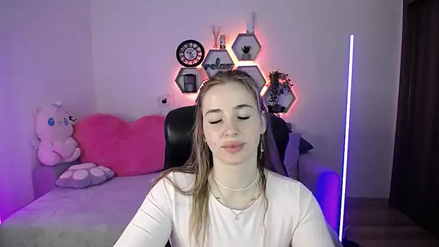 SabrinViolet online show from 04.17.26