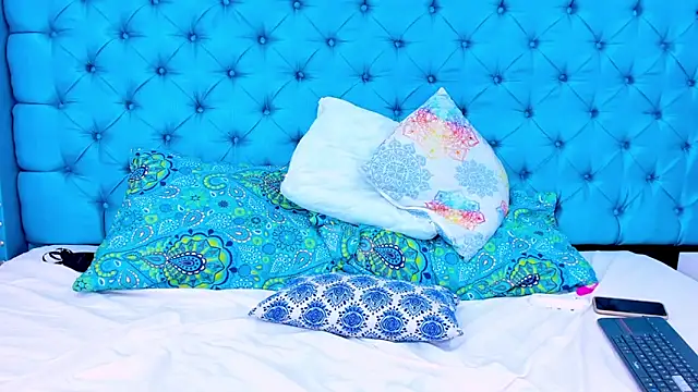 PariisRoa online show from 03.02.25