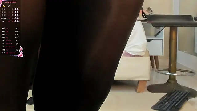 Snapshot of Sara_Gomez chatting on 02.14.25 Sara Gomez online show from 02.14.25