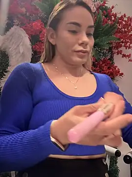 Snapshot of Sara_Gomez chatting on 10.14.25 Sara Gomez online show from 10.14.25