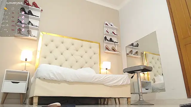 Snapshot of Sara_Gomez chatting on 10.30.25 Sara Gomez online show from 10.30.25