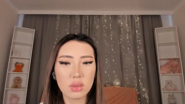 Snapshot of tinki_winkii chatting on 11.20.25 tinki winkii online show from 11.20.25