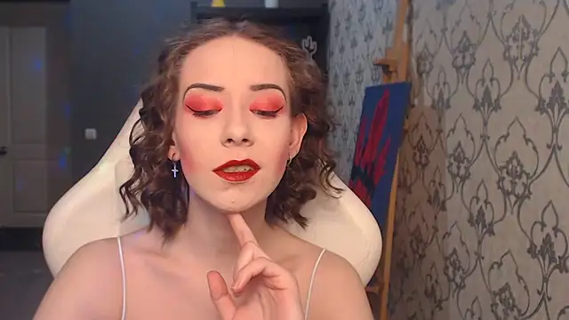 Snapshot of FascinatingEyess chatting on 06.18.26 FascinatingEyess online show from 06.18.26