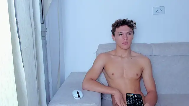 Snapshot of laurent_nova chatting on 01.22.25 laurent nova online show from 01.22.25