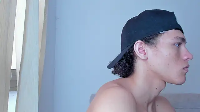 Snapshot of laurent_nova chatting on 01.28.25 laurent nova online show from 01.28.25