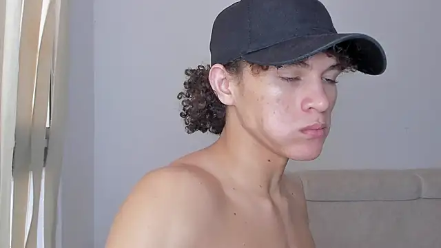 Snapshot of laurent_nova chatting on 01.29.25 laurent nova online show from 01.29.25