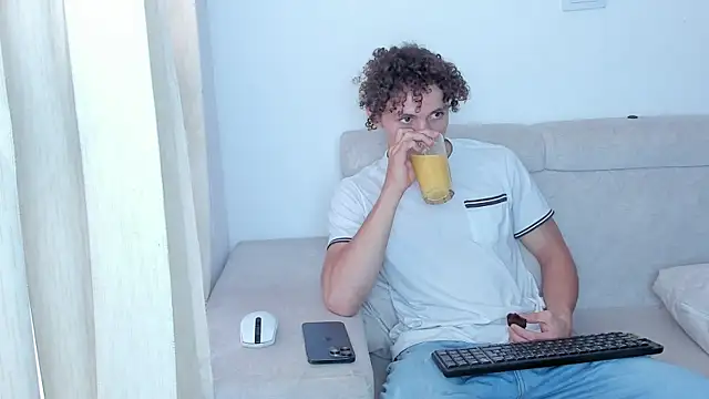 Snapshot of laurent_nova chatting on 02.06.25 laurent nova online show from 02.06.25