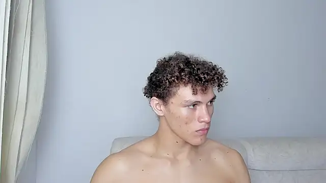 Snapshot of laurent_nova chatting on 02.12.25 laurent nova online show from 02.12.25