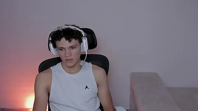 Snapshot of laurent_nova chatting on 09.08.25 laurent nova online show from 09.08.25