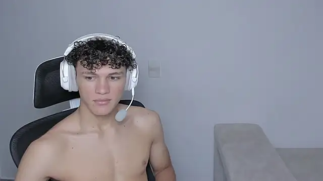 Snapshot of laurent_nova chatting on 09.14.25 laurent nova online show from 09.14.25