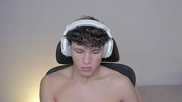 Snapshot of laurent_nova chatting on 10.07.25 laurent nova online show from 10.07.25