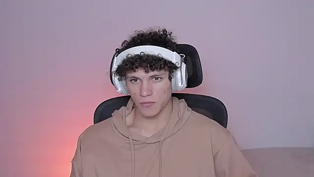 Snapshot of laurent_nova chatting on 10.08.25 laurent nova online show from 10.08.25