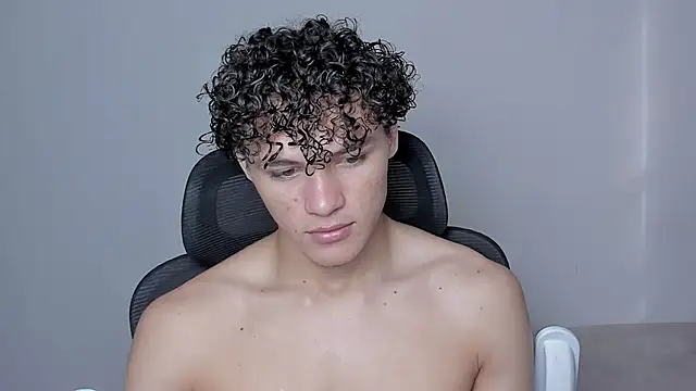 Snapshot of laurent_nova chatting on 10.25.25 laurent nova online show from 10.25.25