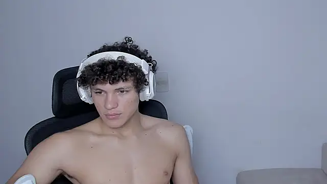 Snapshot of laurent_nova chatting on 11.09.25 laurent nova online show from 11.09.25