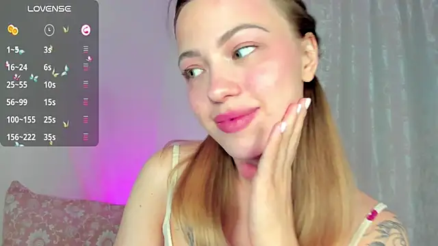 Snapshot of damn_cutie chatting on 01.31.25 damn cutie online show from 01.31.25