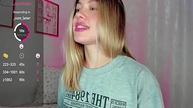 Snapshot of damn_cutie chatting on 03.12.25 damn cutie online show from 03.12.25