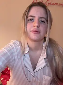 Snapshot of Holly-Glamour chatting on 02.14.26 Holly-Glamour online show from 02.14.26