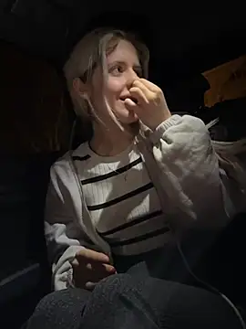 Holly-Glamour online show from 03.04.26