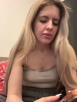 Holly-Glamour online show from 03.15.26