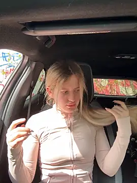 Holly-Glamour online show from 04.16.26