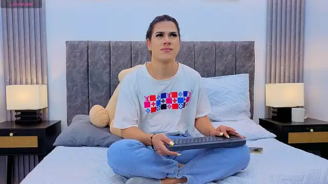 Luciana Ortiz1 online show from 11.04.25