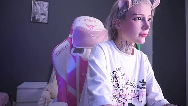 Snapshot of fraulein_mooon chatting on 01.08.26 fraulein mooon online show from 01.08.26