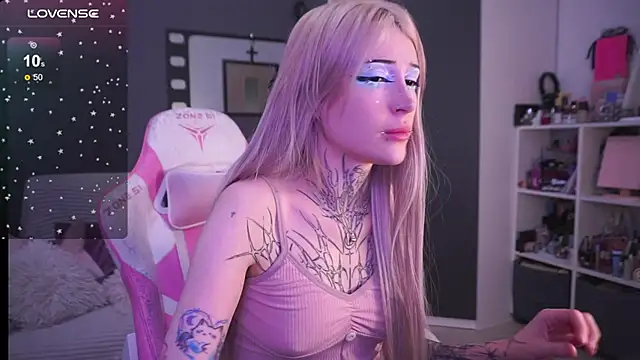 Snapshot of fraulein_mooon chatting on 03.04.26 fraulein mooon online show from 03.04.26