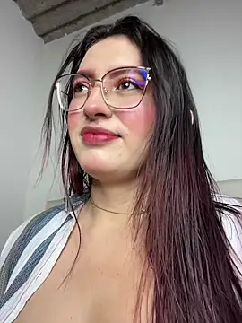 Snapshot of VioletPearson chatting on 04.16.26 VioletPearson online show from 04.16.26