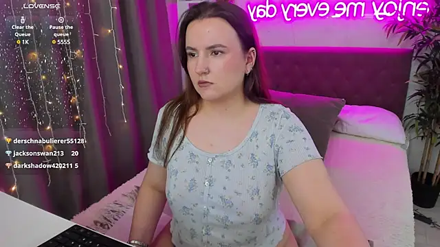 Snapshot of FeralPeach chatting on 12.14.24 FeralPeach online show from 12.14.24