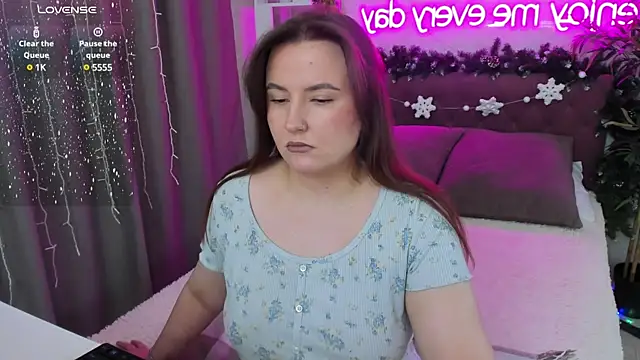 Snapshot of FeralPeach chatting on 01.16.25 FeralPeach online show from 01.16.25