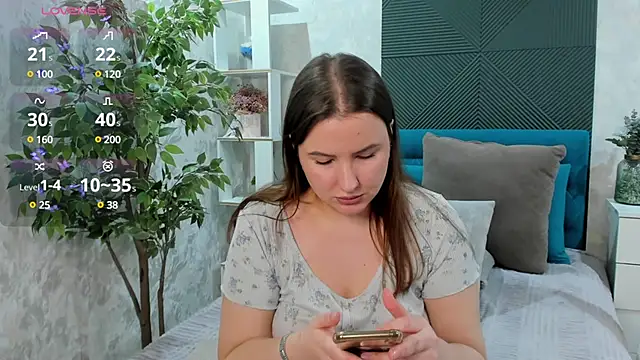 Snapshot of FeralPeach chatting on 02.15.25 FeralPeach online show from 02.15.25