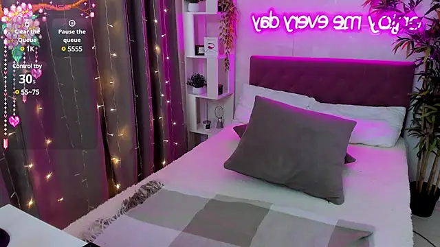 Snapshot of FeralPeach chatting on 03.08.25 FeralPeach online show from 03.08.25