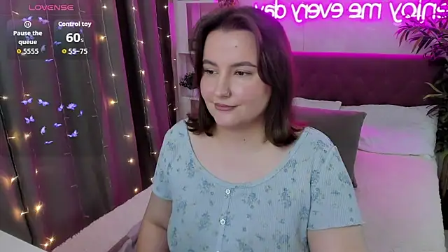 Snapshot of FeralPeach chatting on 10.24.25 FeralPeach online show from 10.24.25