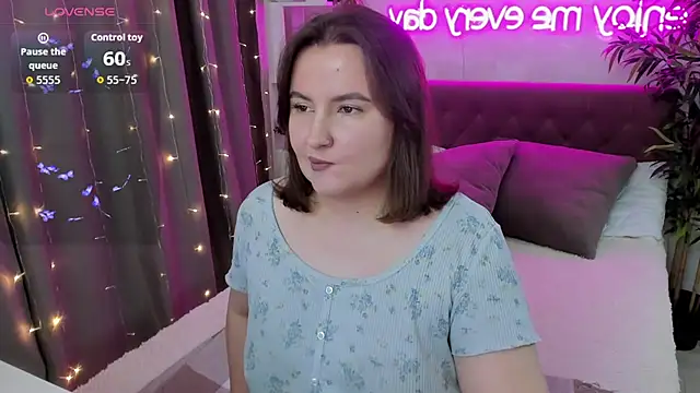 Snapshot of FeralPeach chatting on 10.29.25 FeralPeach online show from 10.29.25