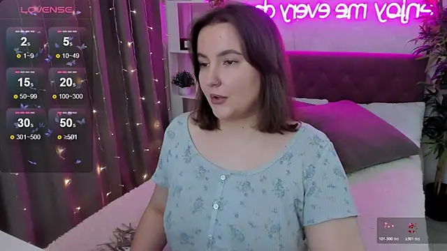 Snapshot of FeralPeach chatting on 11.09.25 FeralPeach online show from 11.09.25