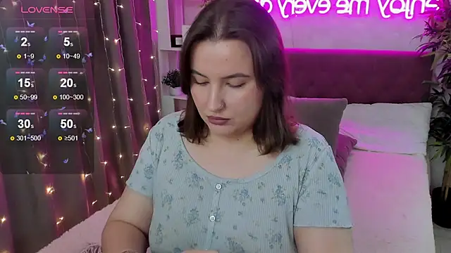 Snapshot of FeralPeach chatting on 11.12.25 FeralPeach online show from 11.12.25