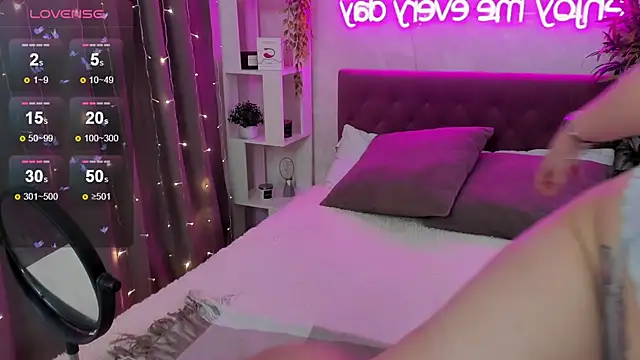 Snapshot of FeralPeach chatting on 11.13.25 FeralPeach online show from 11.13.25