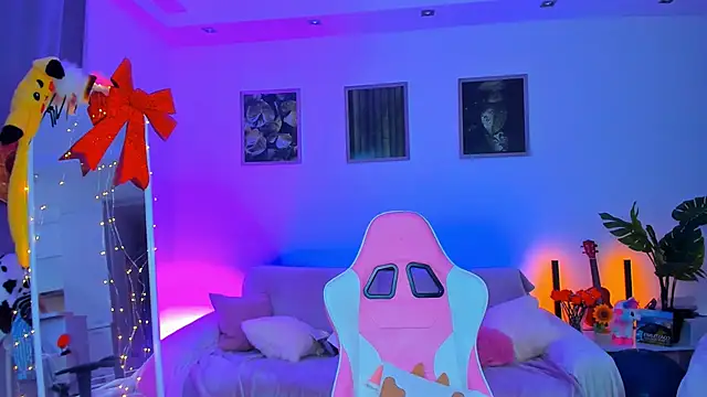 Alyssa Smitt online show from 02.13.25