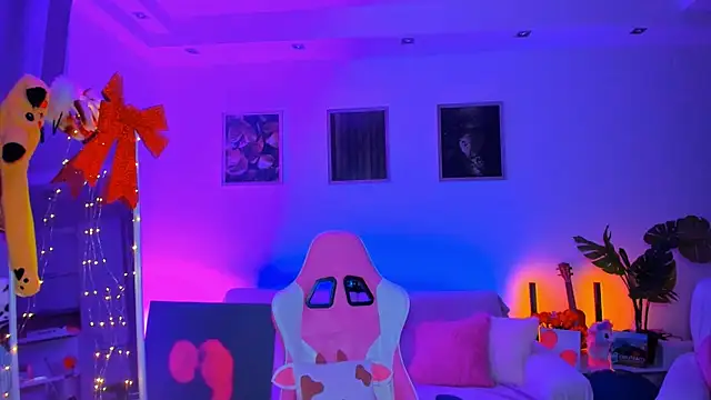 Alyssa Smitt online show from 02.16.25