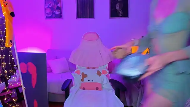 Alyssa Smitt online show from 10.27.25