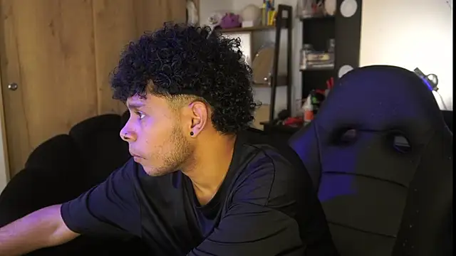 Snapshot of MissKorah chatting on 01.28.25 MissKorah online show from 01.28.25