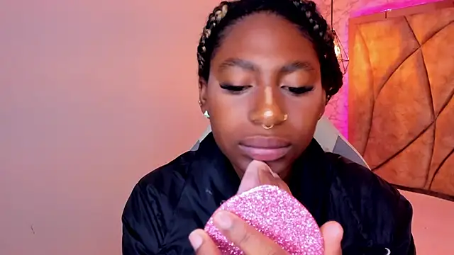 Snapshot of Queen_perla_ chatting on 01.11.25 Queen perla online show from 01.11.25