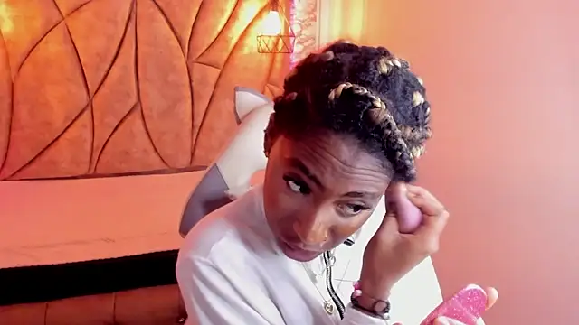 Snapshot of Queen_perla_ chatting on 01.12.25 Queen perla online show from 01.12.25