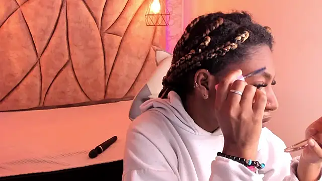 Snapshot of Queen_perla_ chatting on 01.20.25 Queen perla online show from 01.20.25