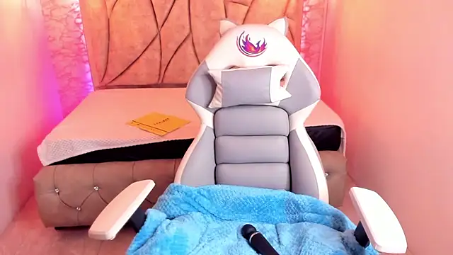 Snapshot of Queen_perla_ chatting on 03.10.25 Queen perla online show from 03.10.25