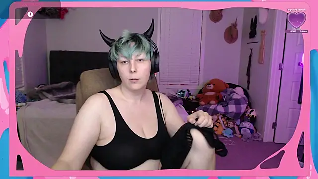 Snapshot of CirqueNoirBlu chatting on 09.19.25 CirqueNoirBlu online show from 09.19.25